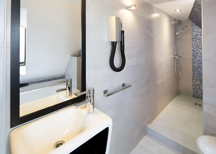 R. Kipling By Happyculture Hotel